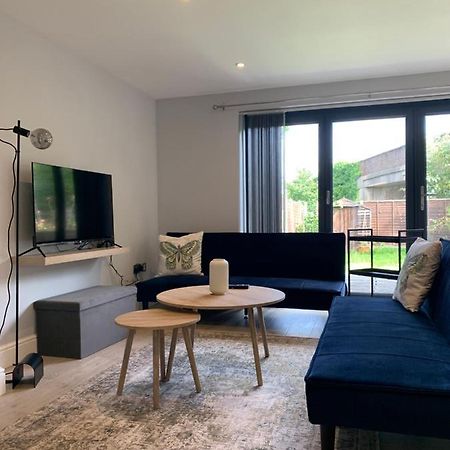 Appartamento Wonderful 3 Bed Flat With Private Garden In Wimbledon - 1 The Queens Londra Esterno foto