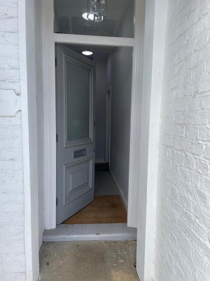 Appartamento Wonderful 3 Bed Flat With Private Garden In Wimbledon - 1 The Queens Londra Esterno foto